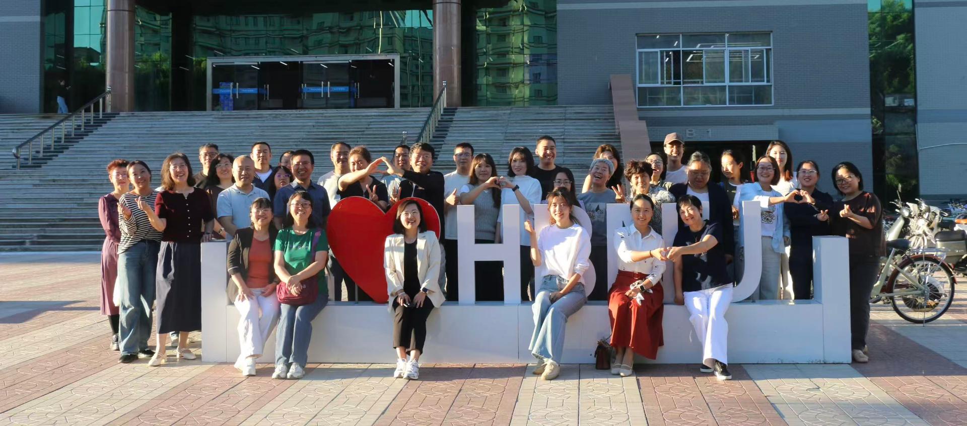 文学院教师第四十二年教师节合影